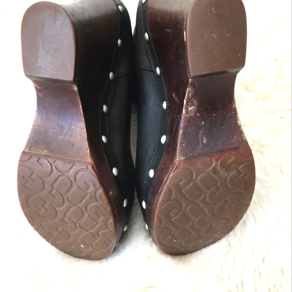 S.  O.  L.  D.    UGG Black Leather Sheepskin Lined Wood Heel Boots size 8 - Picture 12 of 14